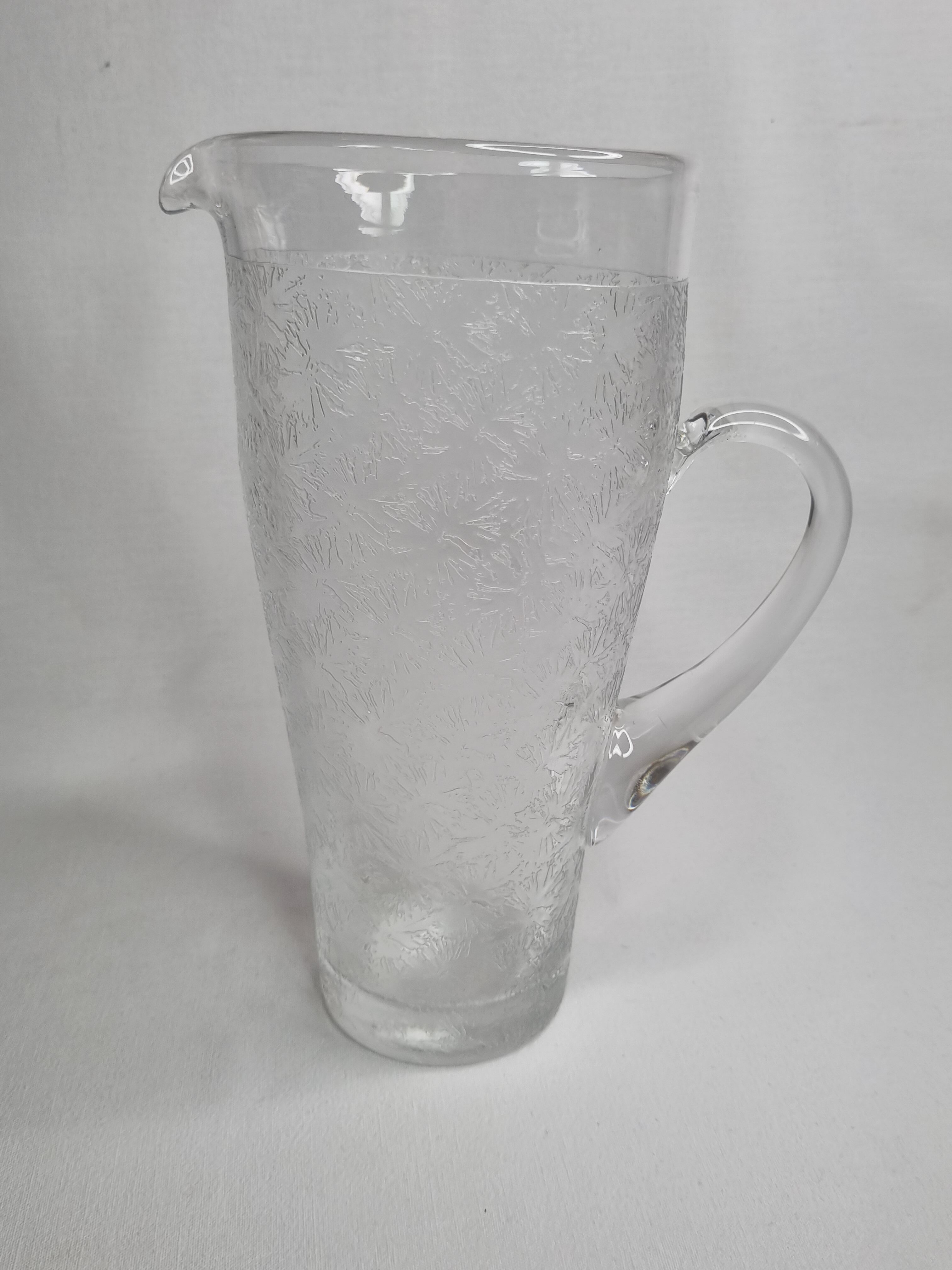Pitcher of the Sèvres crystal plant with a "grivré" pattern, 26 cm
