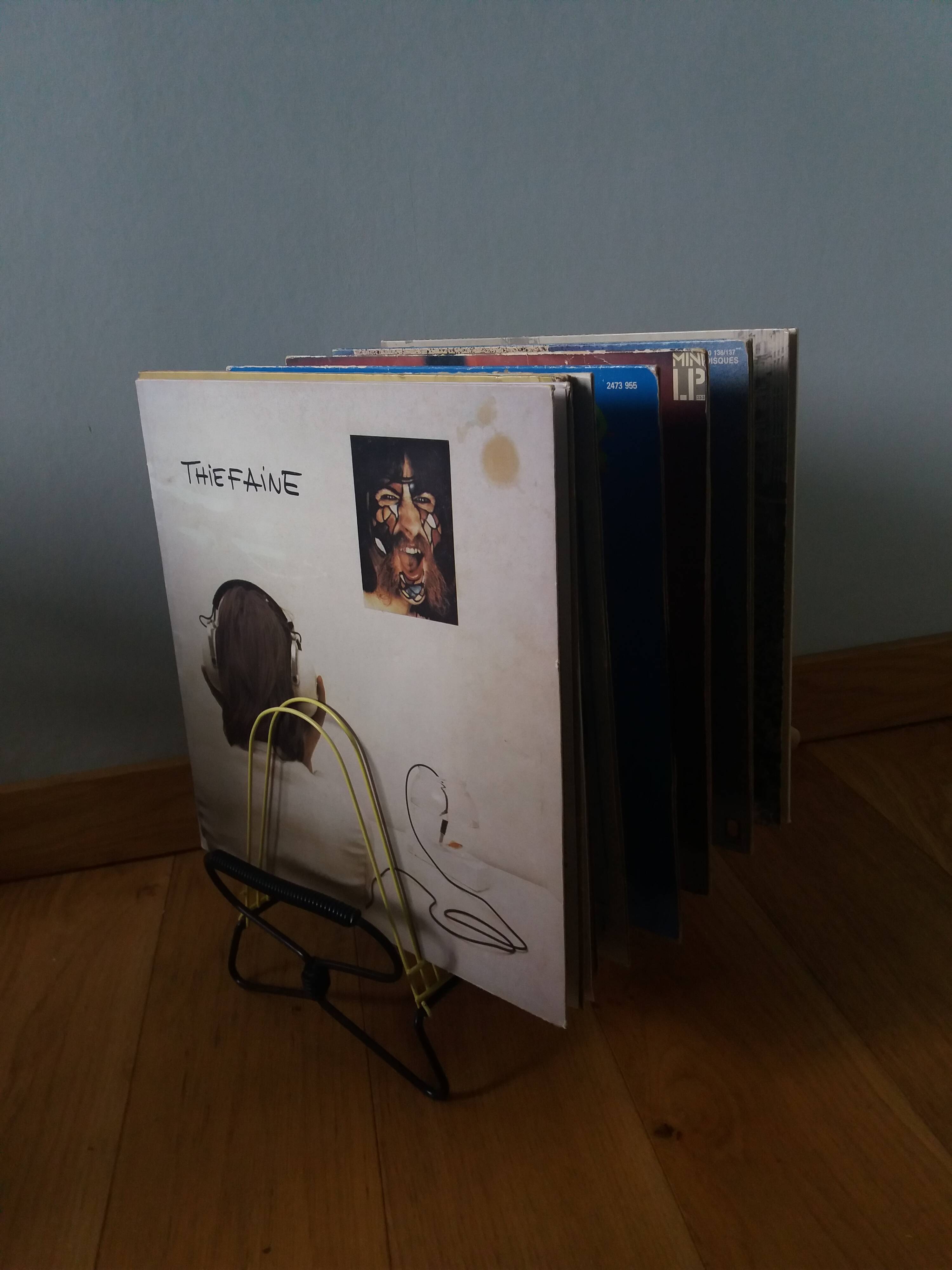 Porte vinyles range disques métal et scoubidou