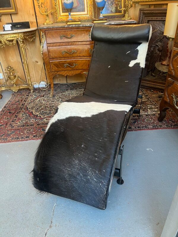 Chaise longue LC4 chromée des années 2000. Chrome et cuir de peau de vache, La légende !!