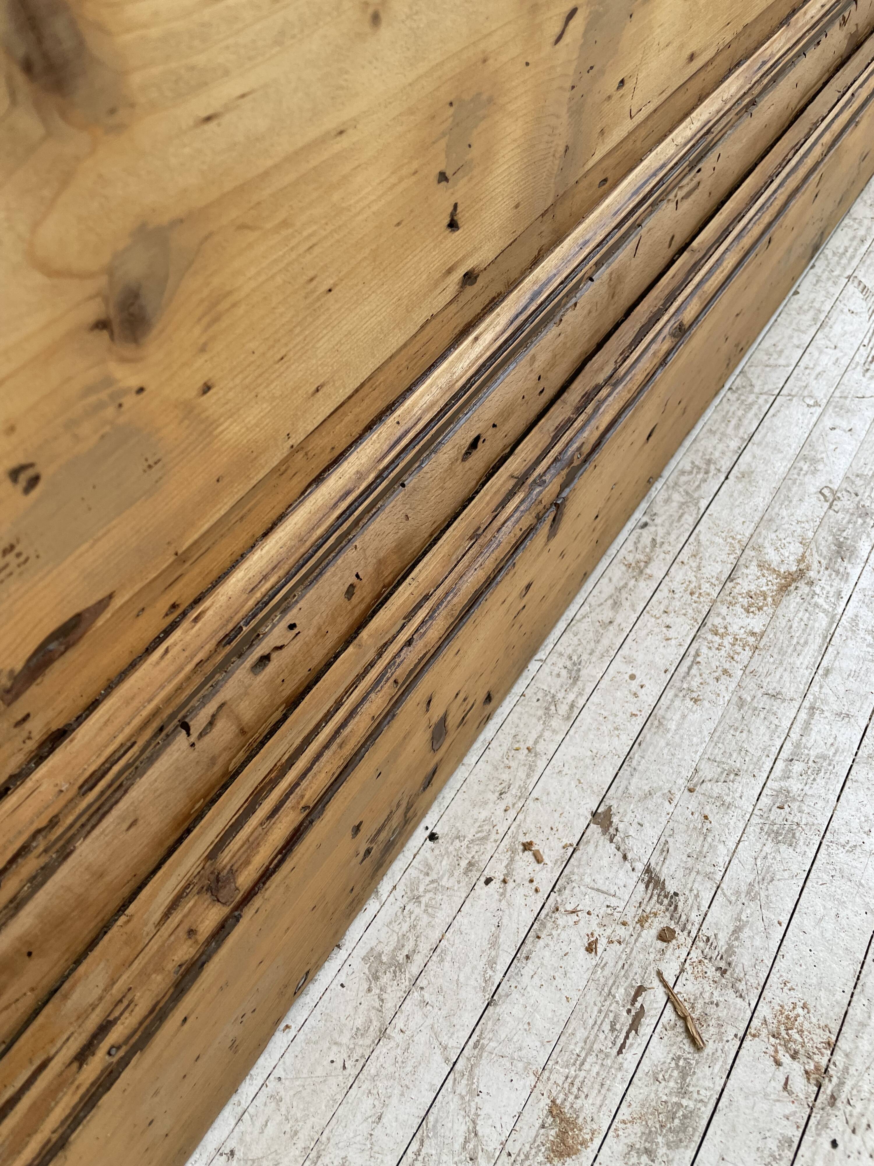 Trading counter central island pine