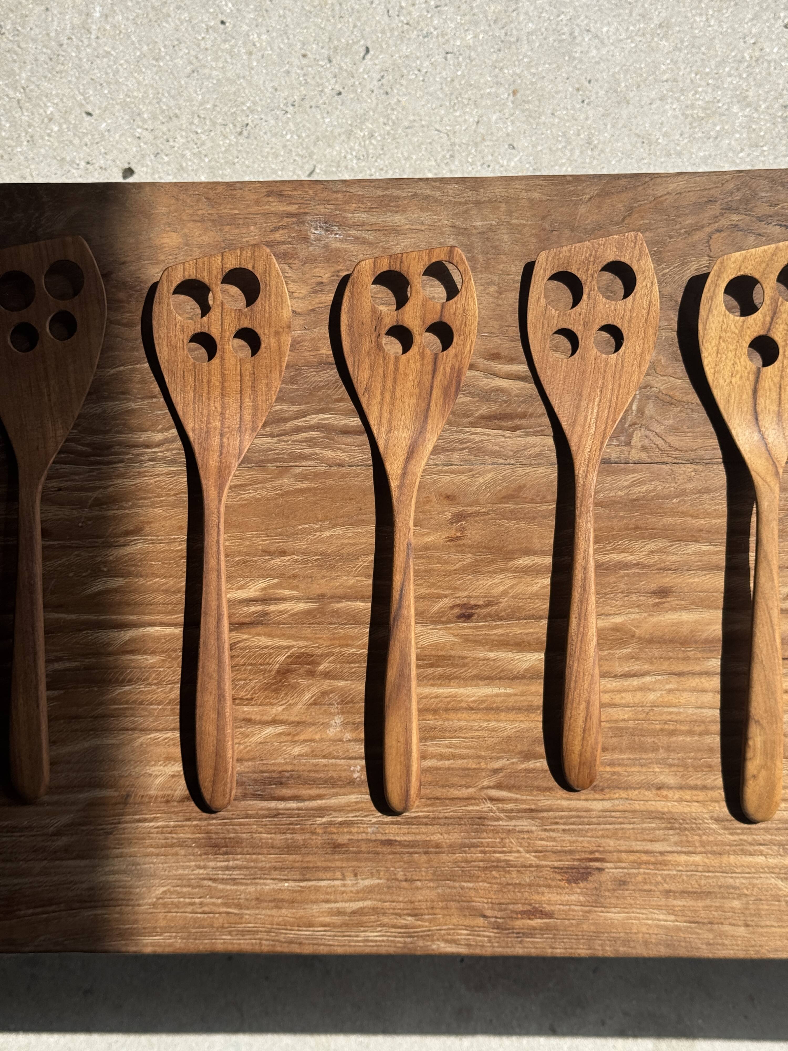Slotted spatula, teak kitchen utensil L30 W8