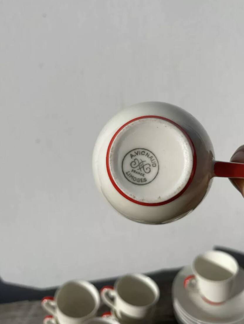 8 tasses en porcelaine fine blanche de Limoges Art déco