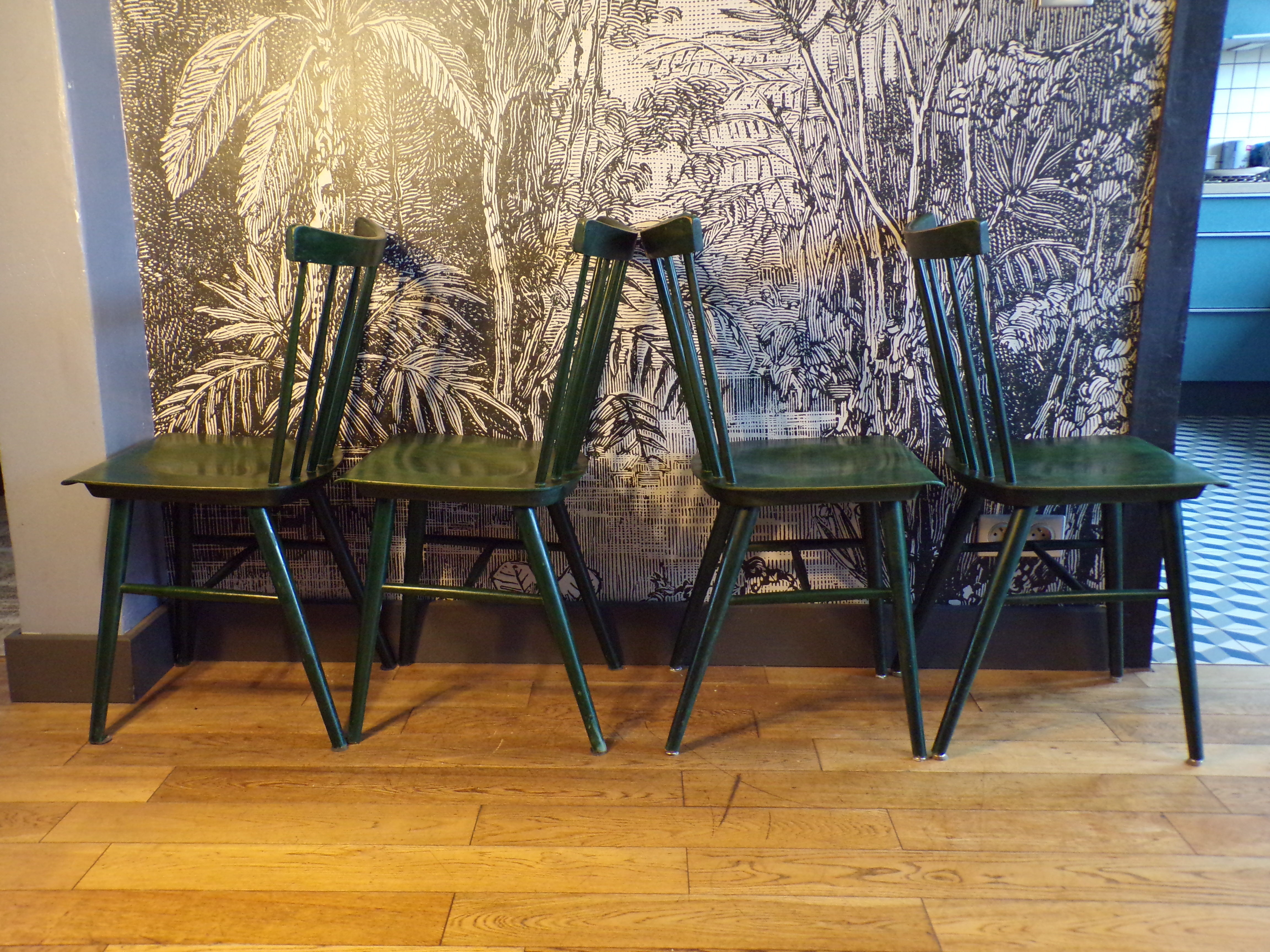 Suite 4 Scandinavian chairs Windsor