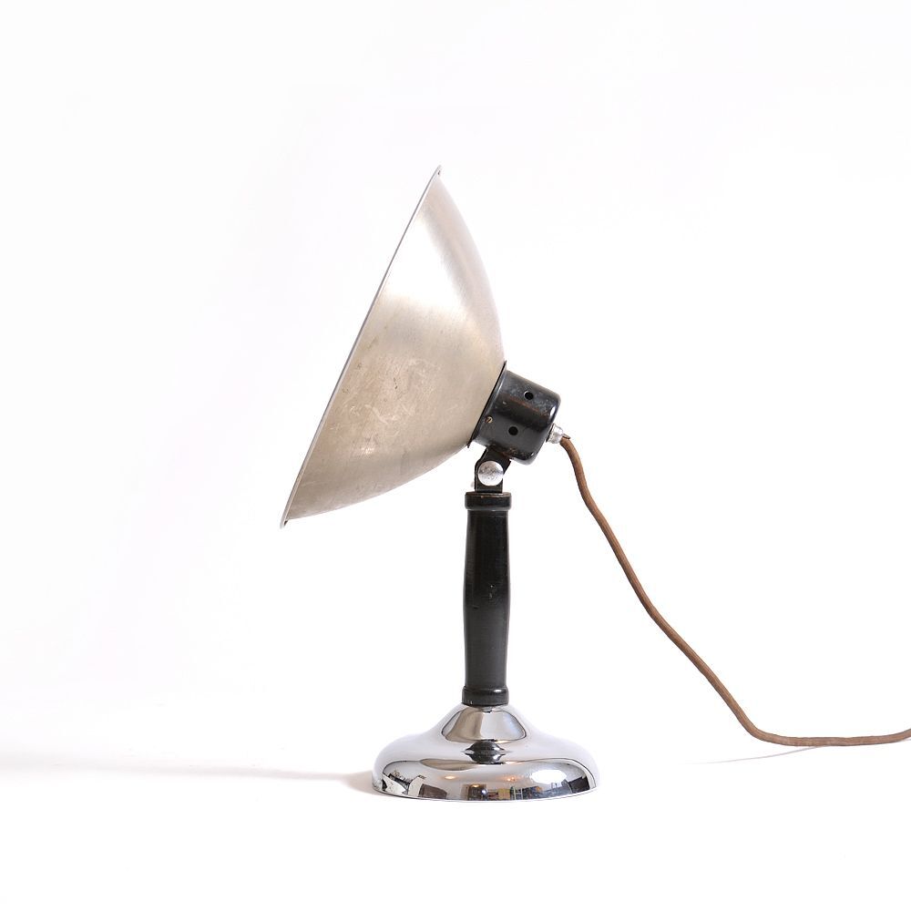 Lampe de table vintage avec bouclier de chrome, Tchécoslovaquie Circa années 1920