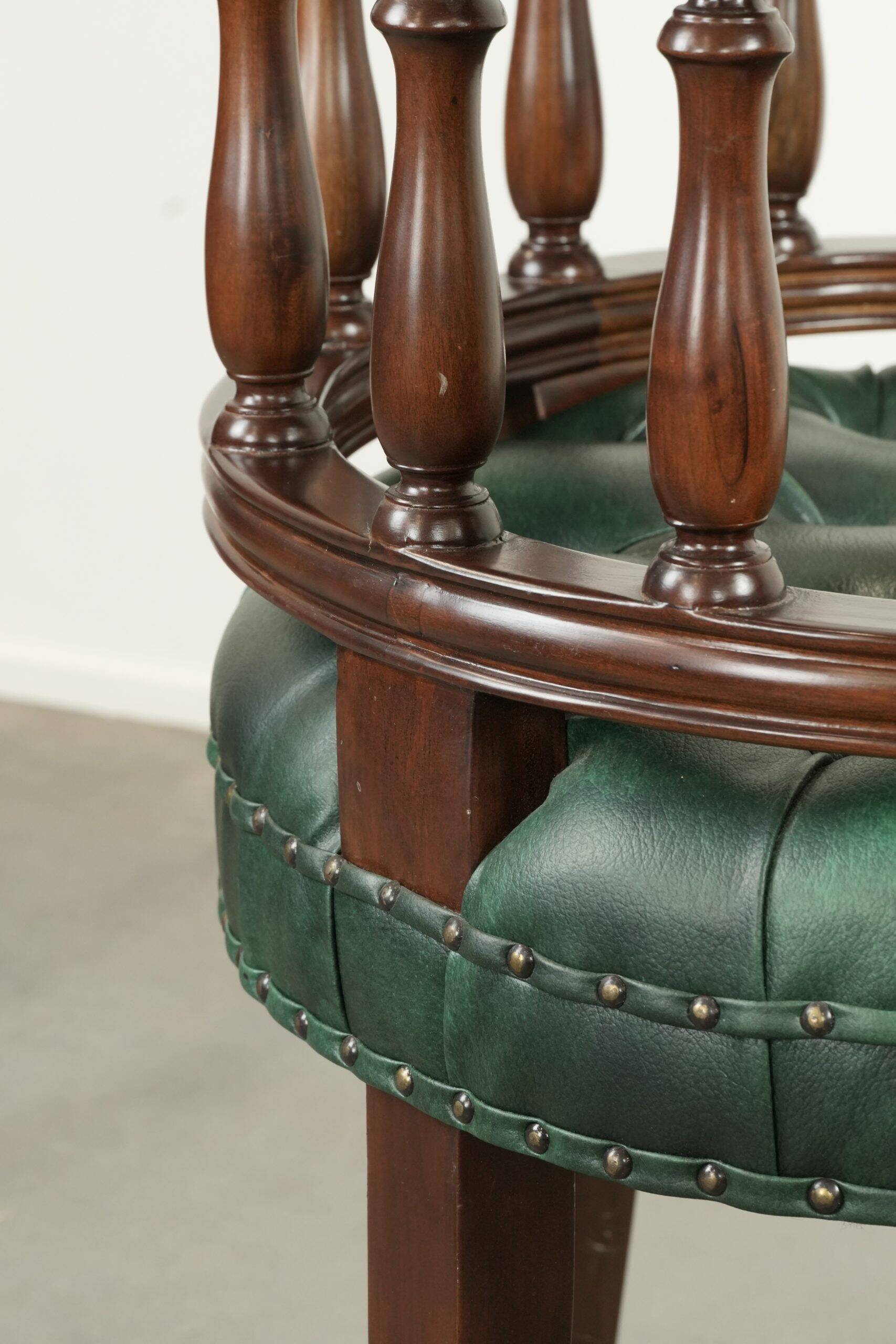 Chaise de bureau Chesterfield de style anglais en cuir vert