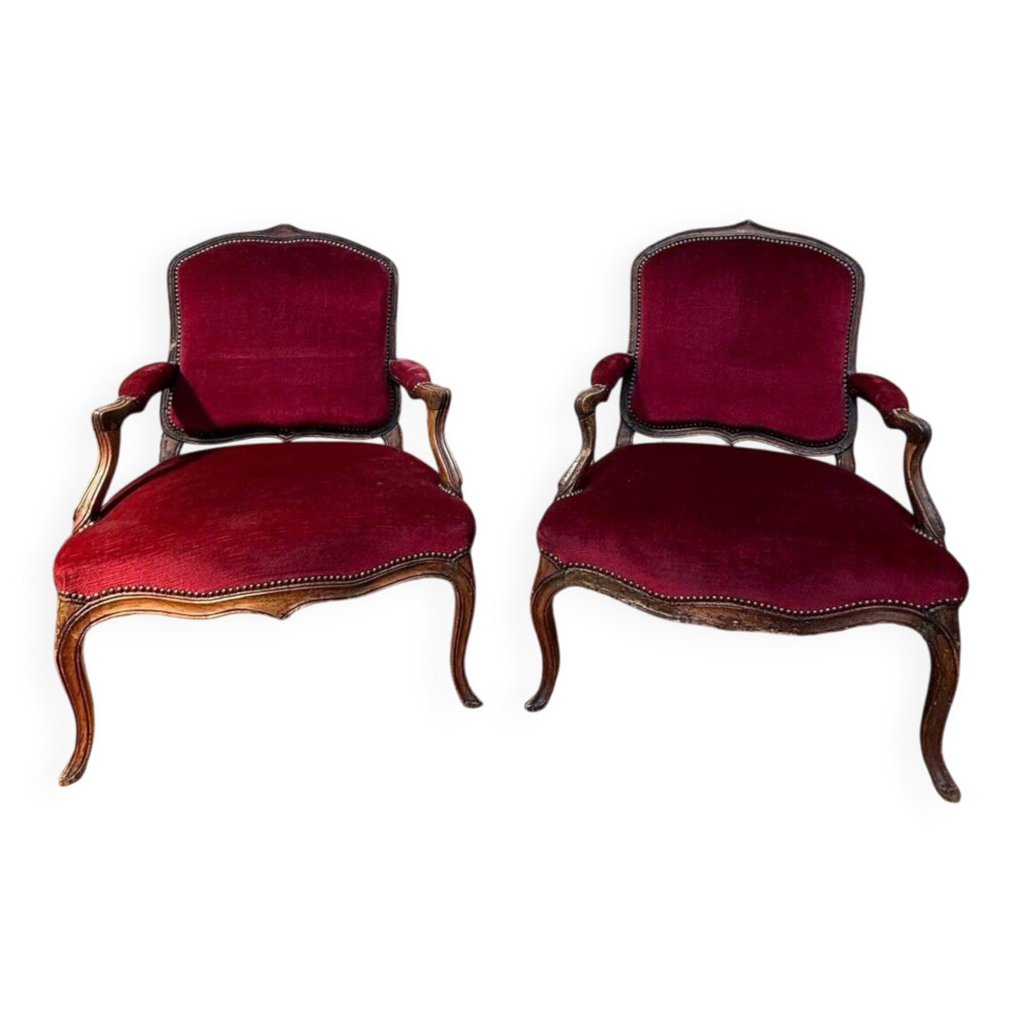 Pair of armchairs from the Louis XV period – Carved wood, burgundy velvet