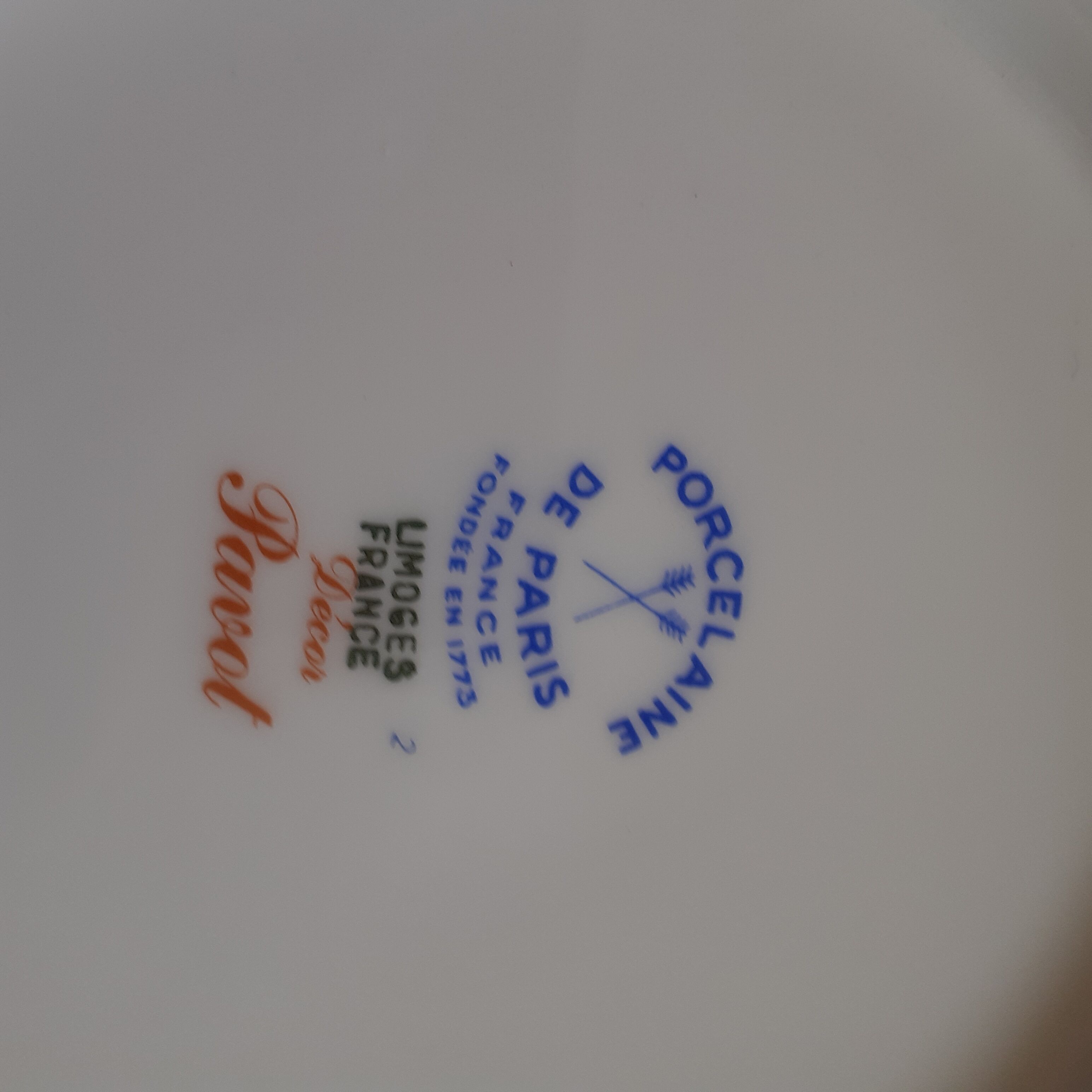 6 plates and dish with ears: porcelain of  Paris