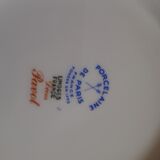 6 assiettes et plat à oreilles : porcelaine de Paris, Pavot