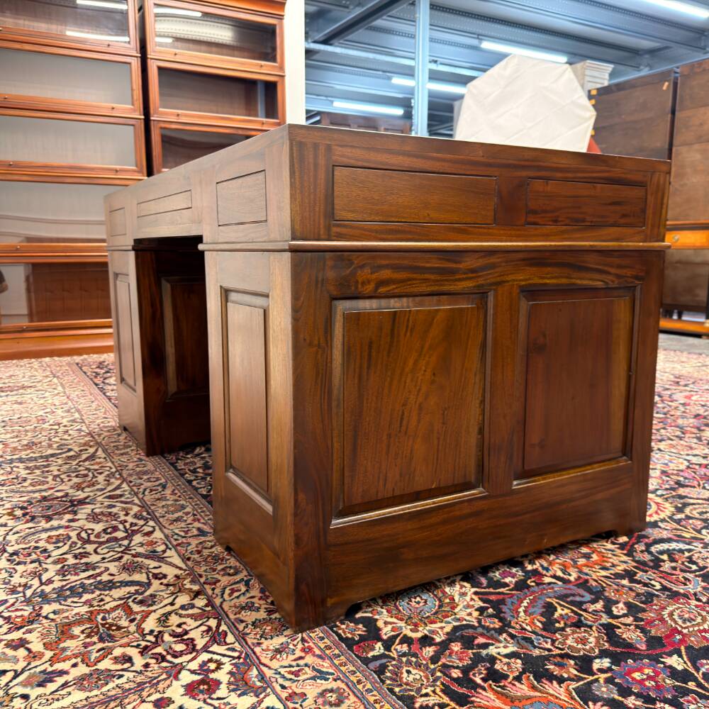 Bureau anglais classique avec cuir noir