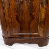 Antique late empire corner cabinet of mahogany and in great vintage condition from the 1840s.