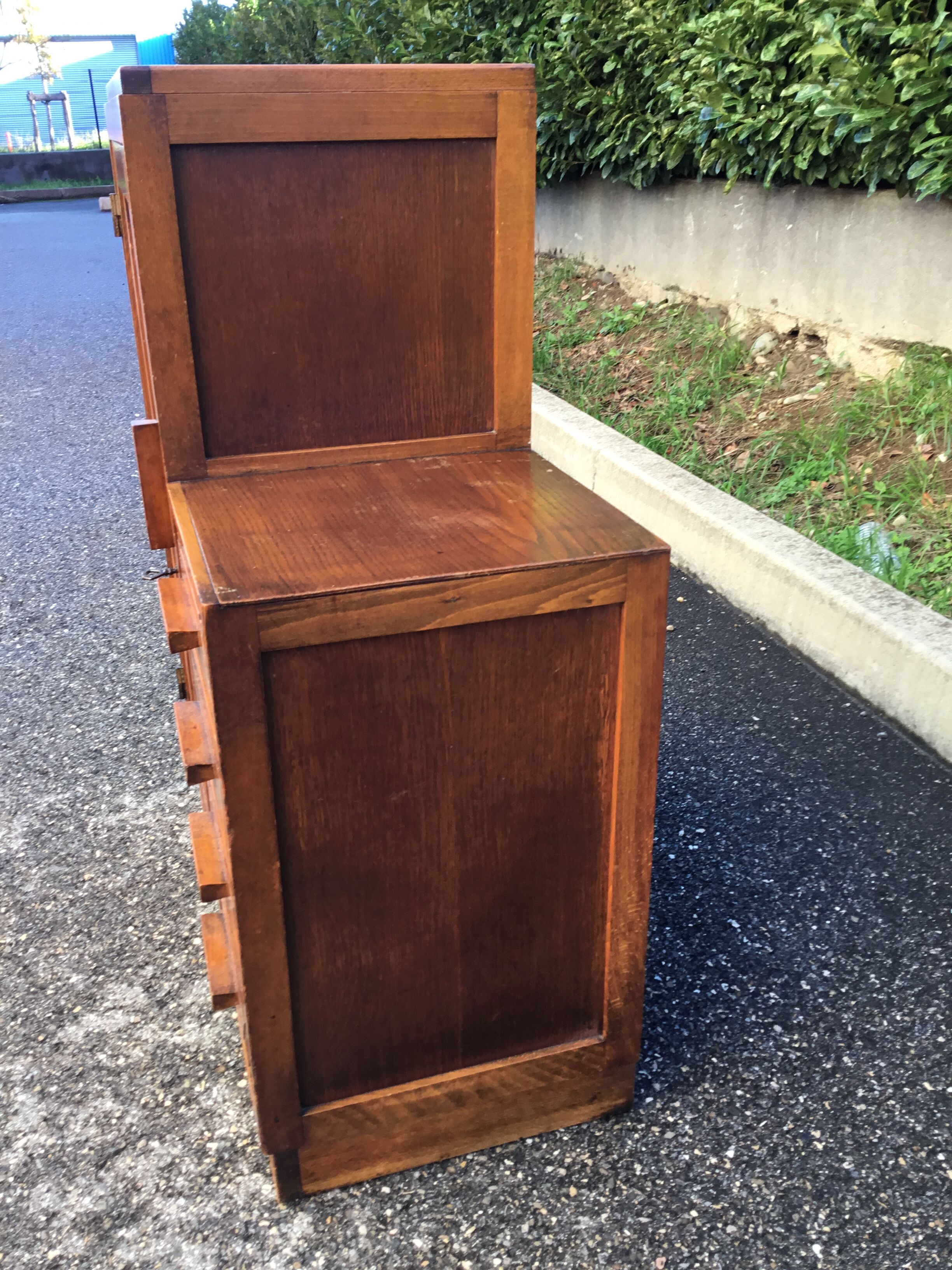 Commode asymétrique