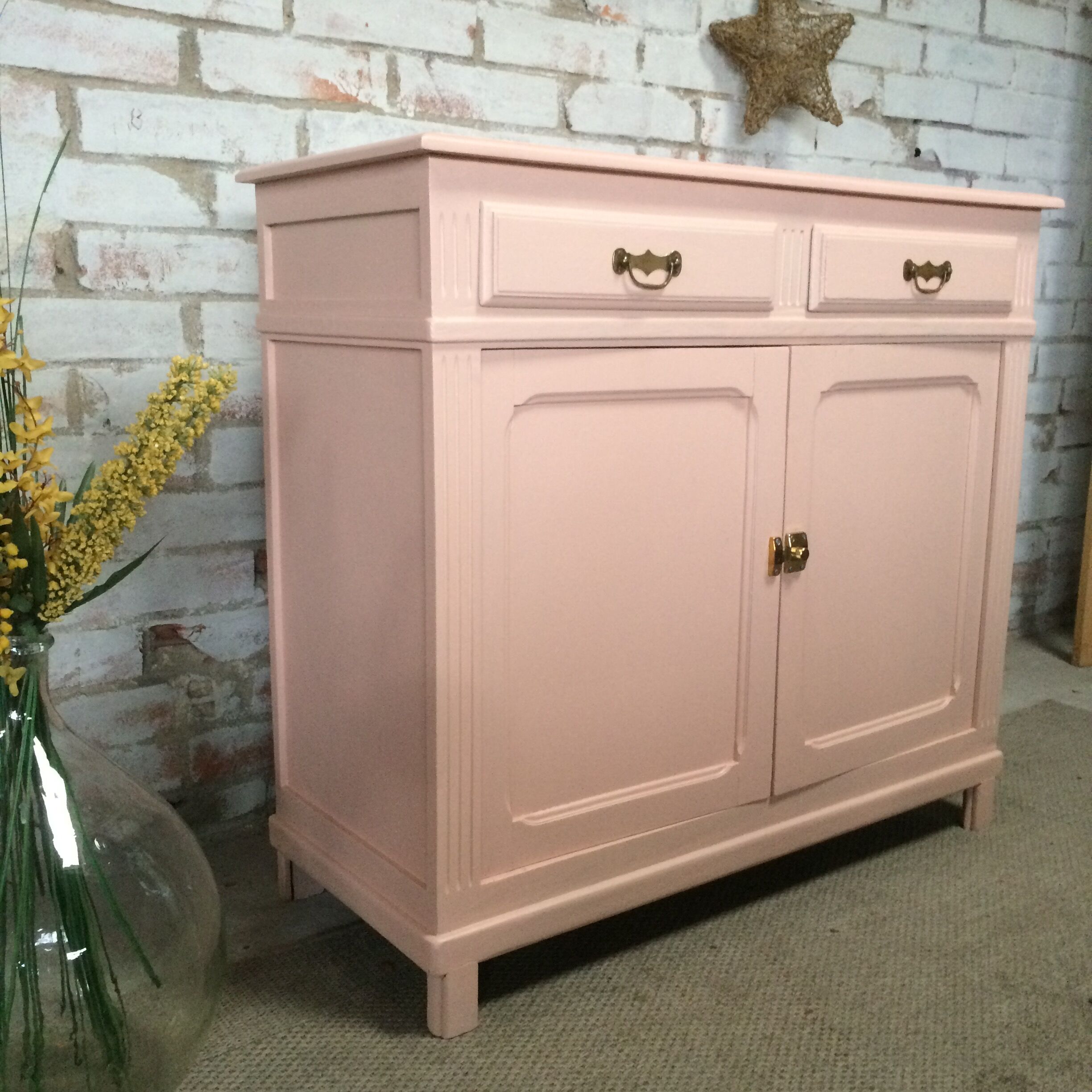 Buffet parisien vintage rose pâle