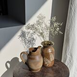 Vase en grès à motifs végétaux stylisés