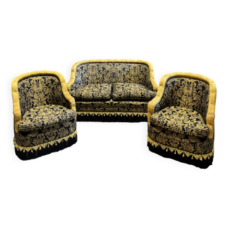 Napoleon III style living room with floral decoration