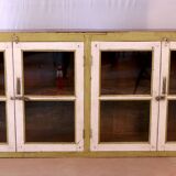 Ancien grand buffet en teck birman belle patine verte-blanche d'origine