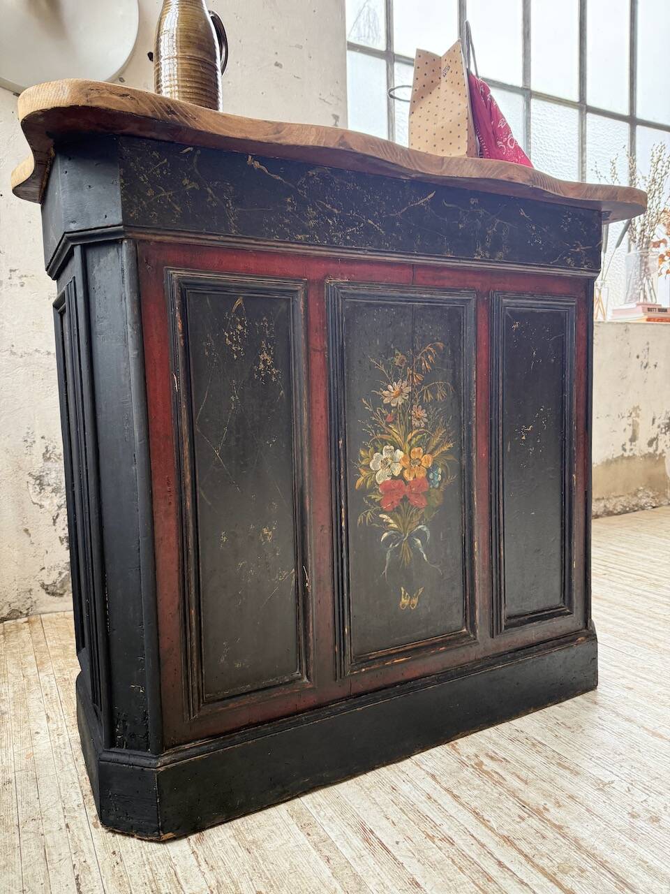 Floral 1920s trading counter