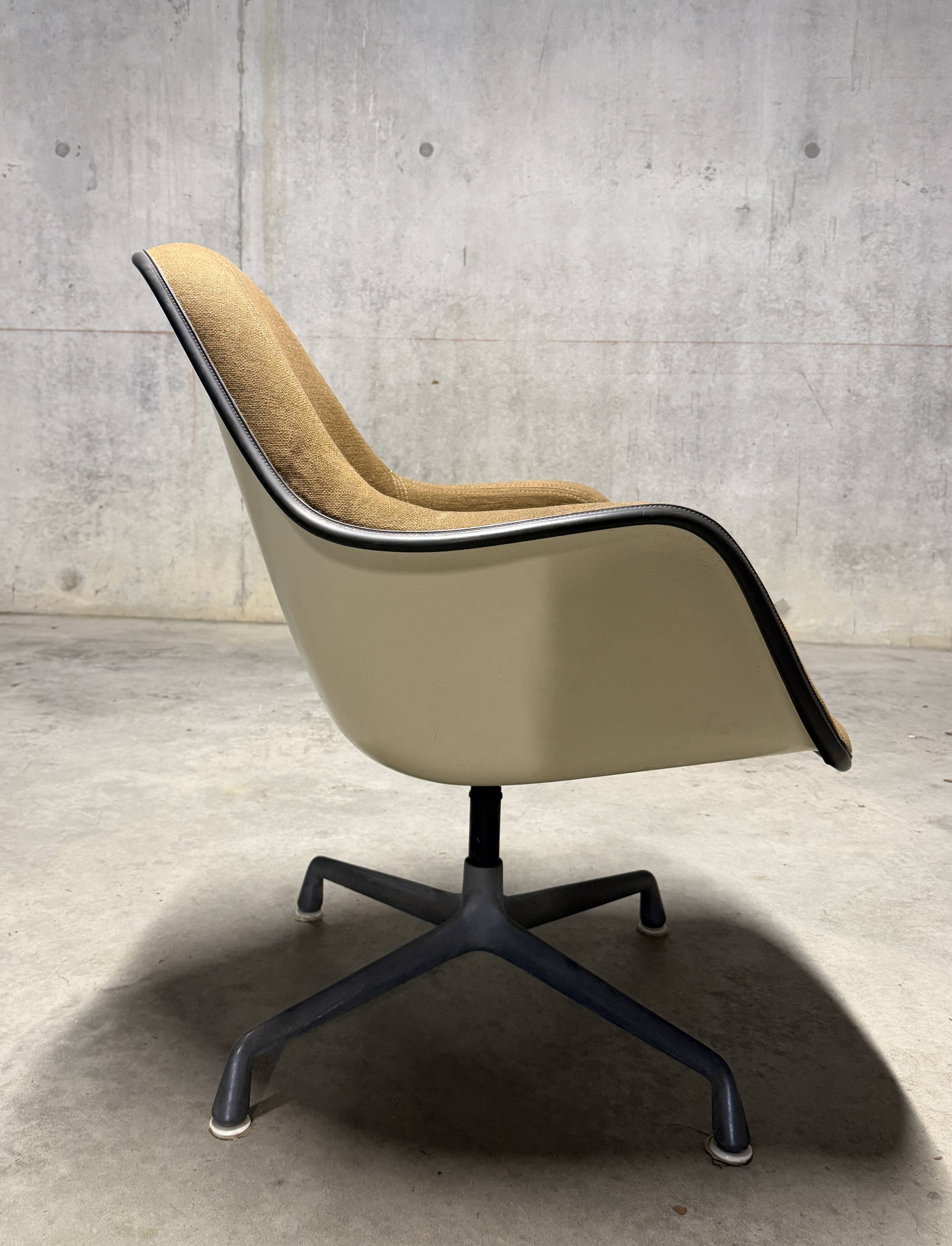 "Loose Cushion" armchair by Charles & Ray Eames for Herman Miller 1970