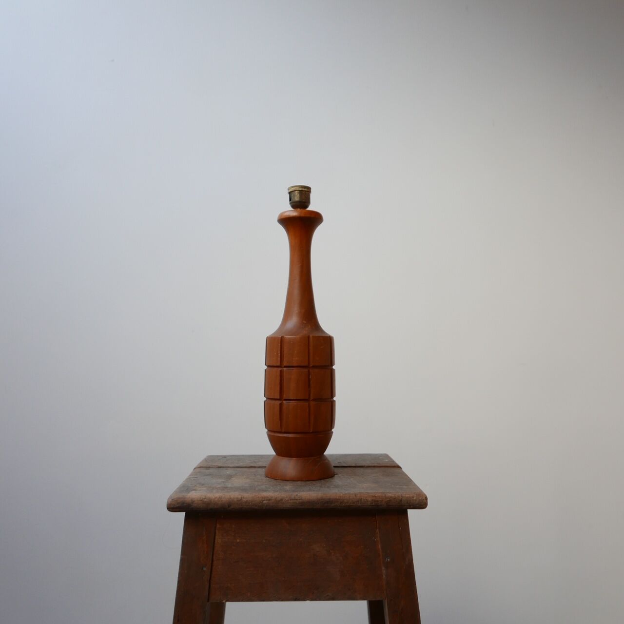 Lampe à table unique du milieu du siècle en teck