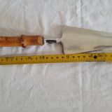 Pie shovel with bamboo handle