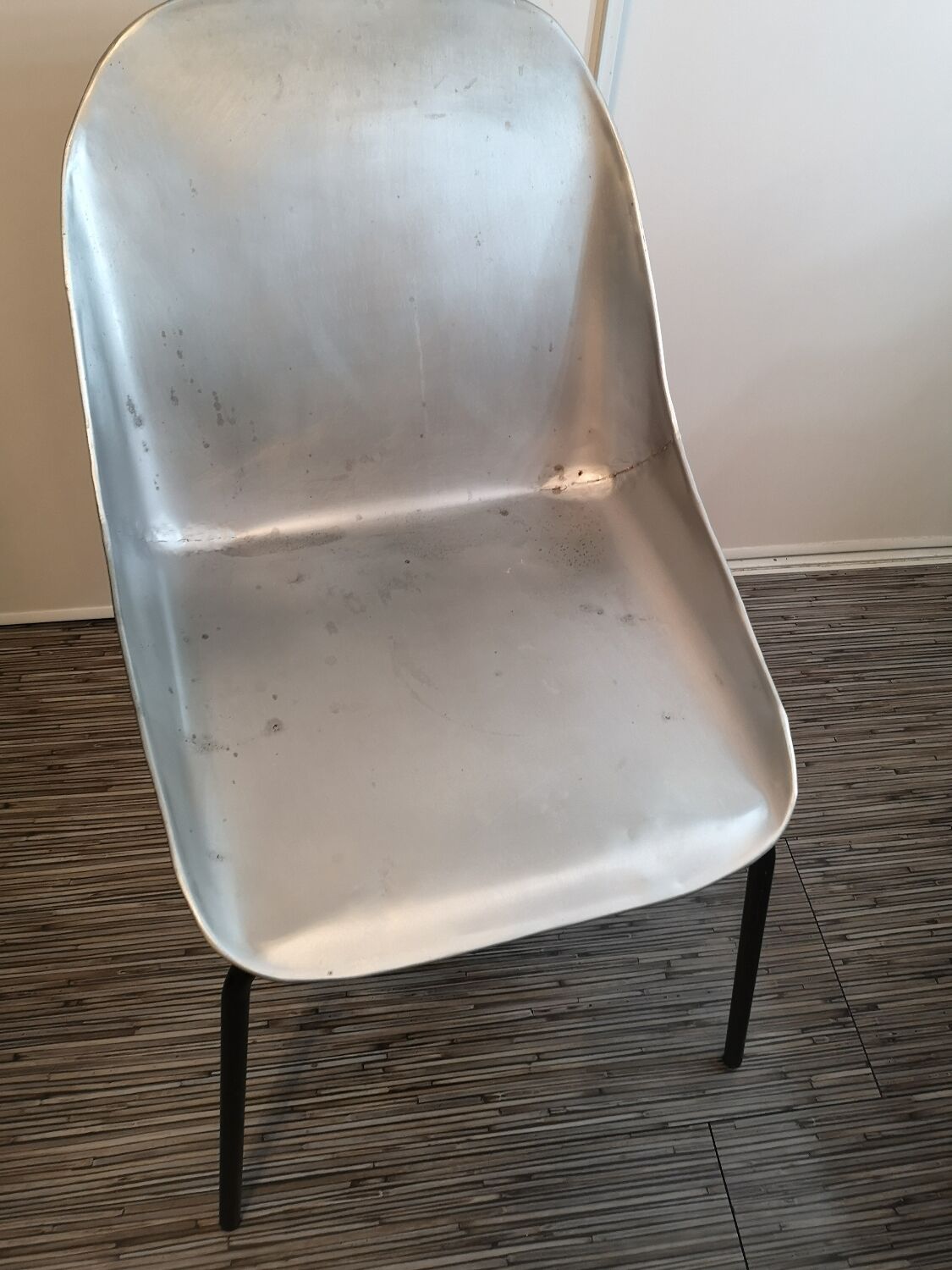 Chaise en metal industrielle