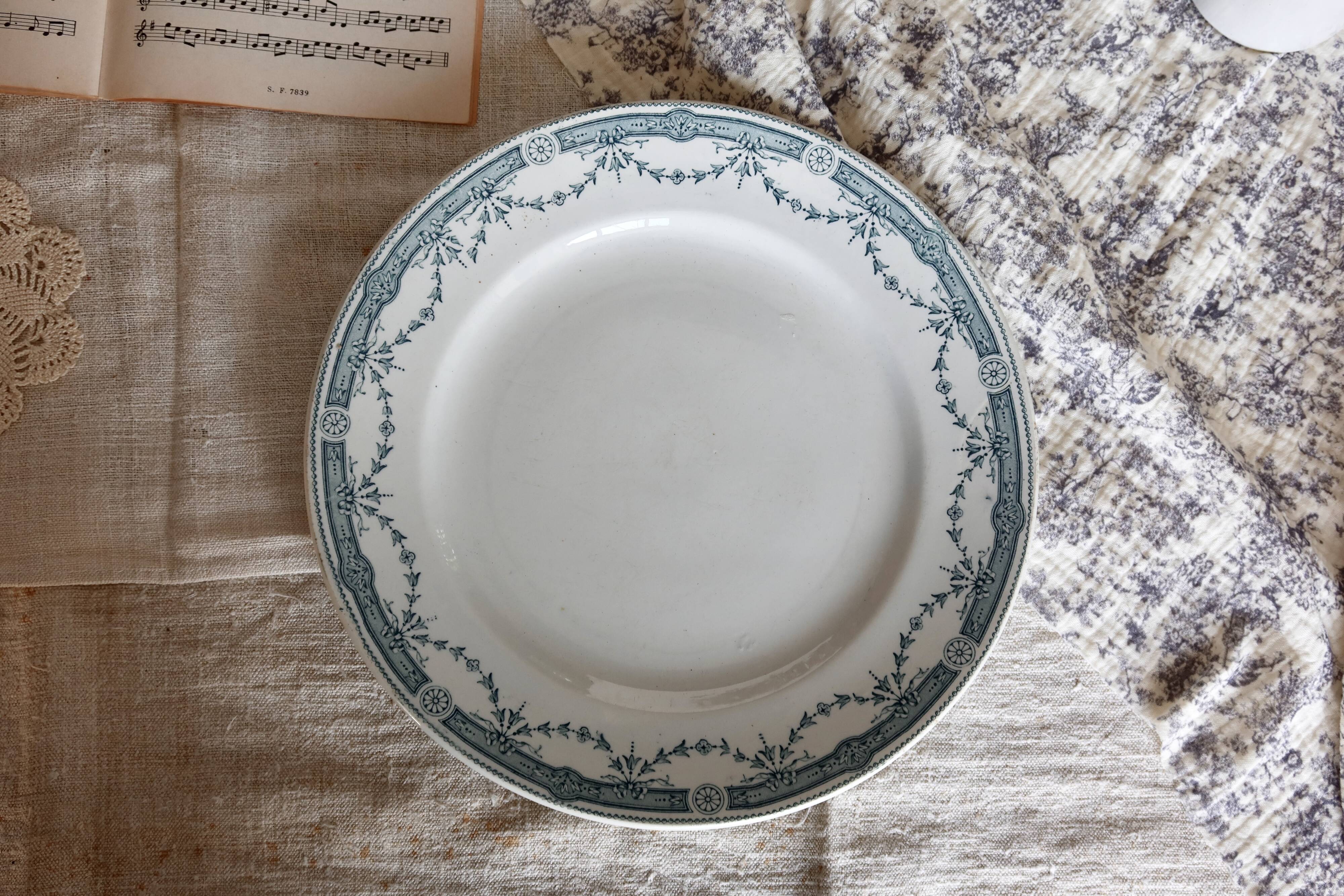 Round serving dish Terre de Fer - Provence model - Saint Amand et Hamage