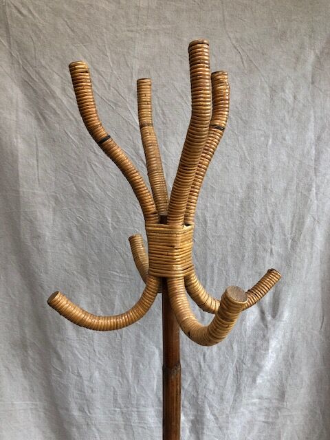 Rattan parrot coat rack