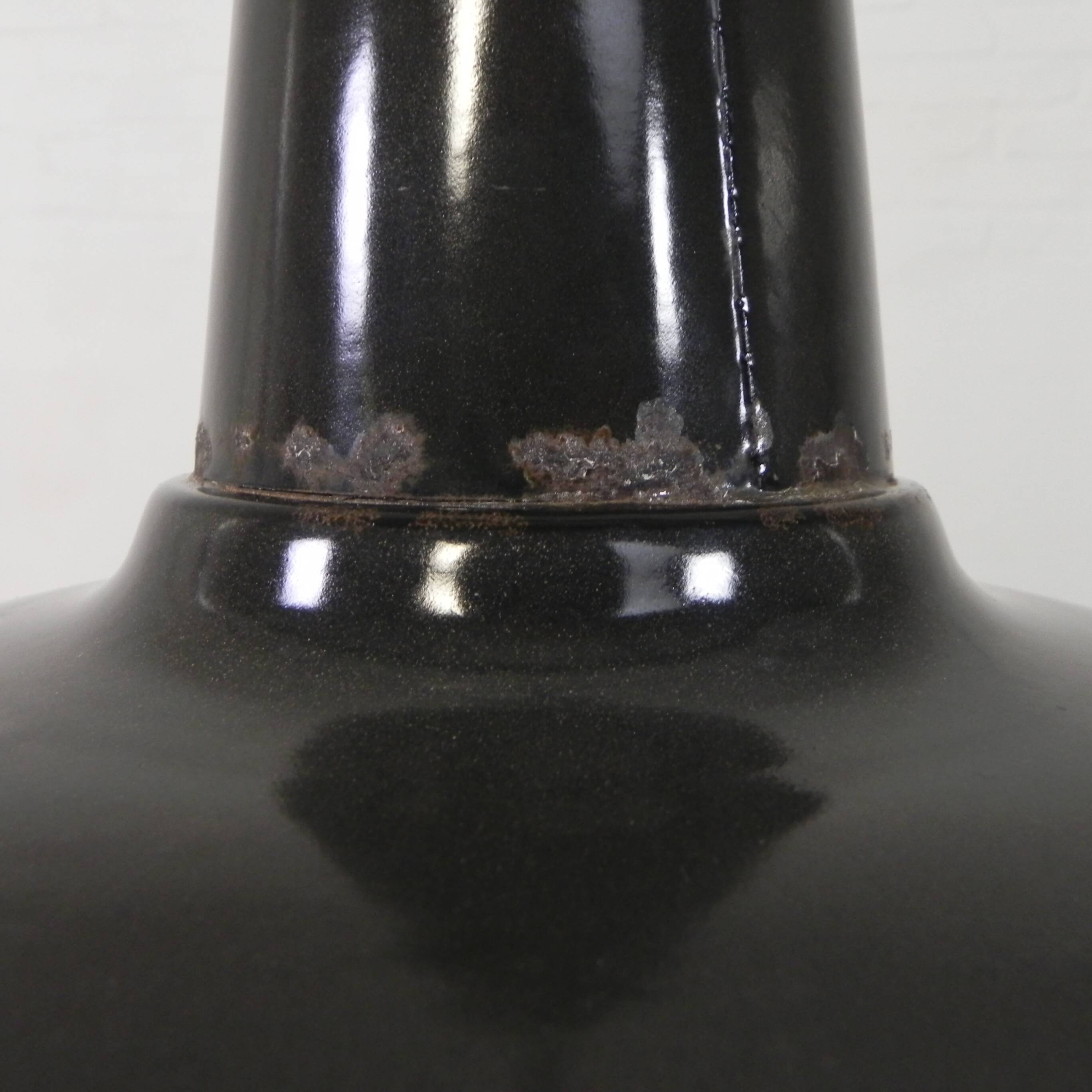 Industrial hanging lamp with enamelled steel shade