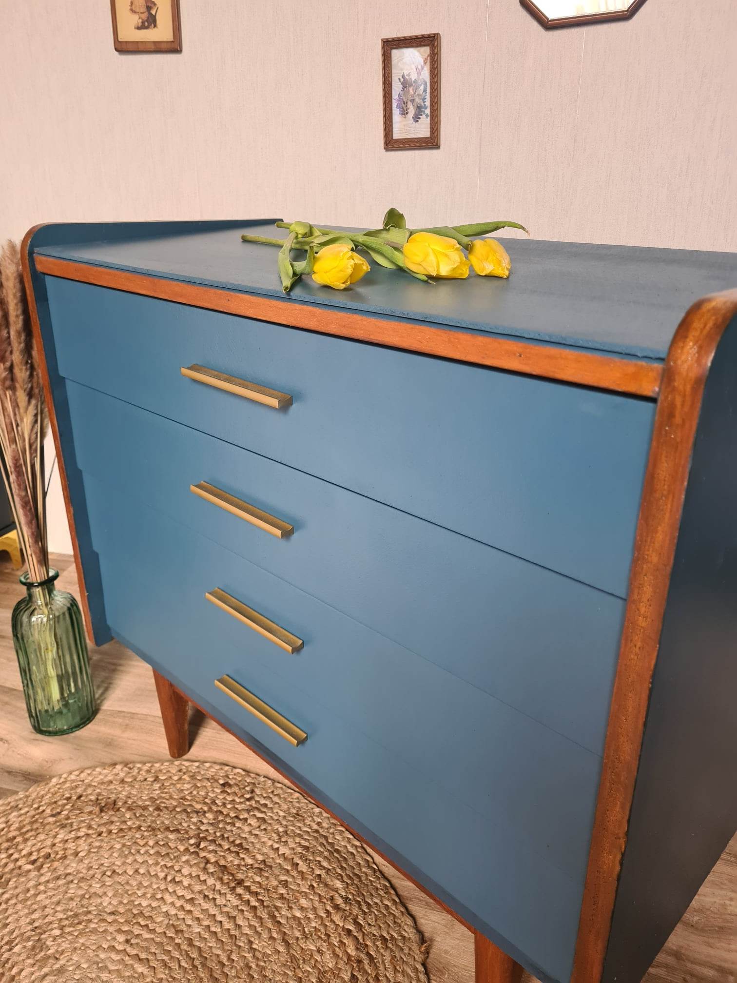 Chest of drawers