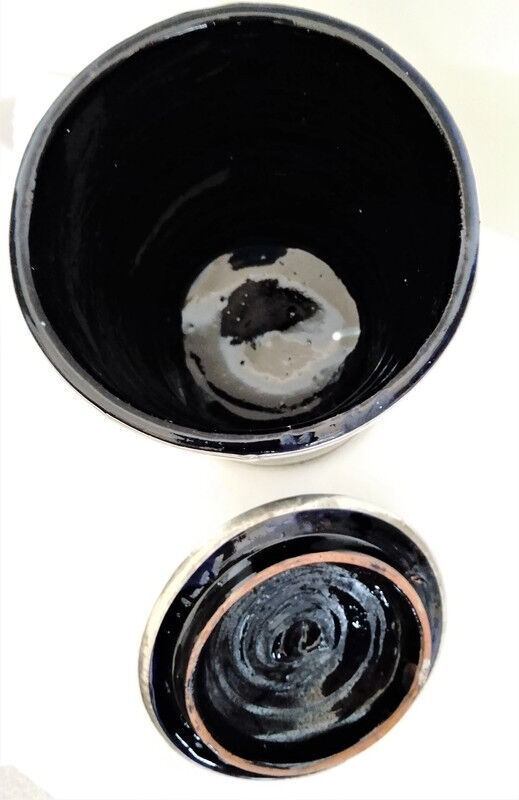 Klein blue terracotta pot set with silver metal
