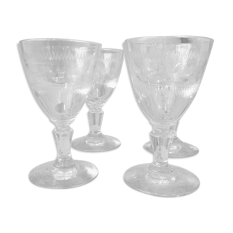 Suite de 4 verres a porto vin cuit en verre cisele années 1930