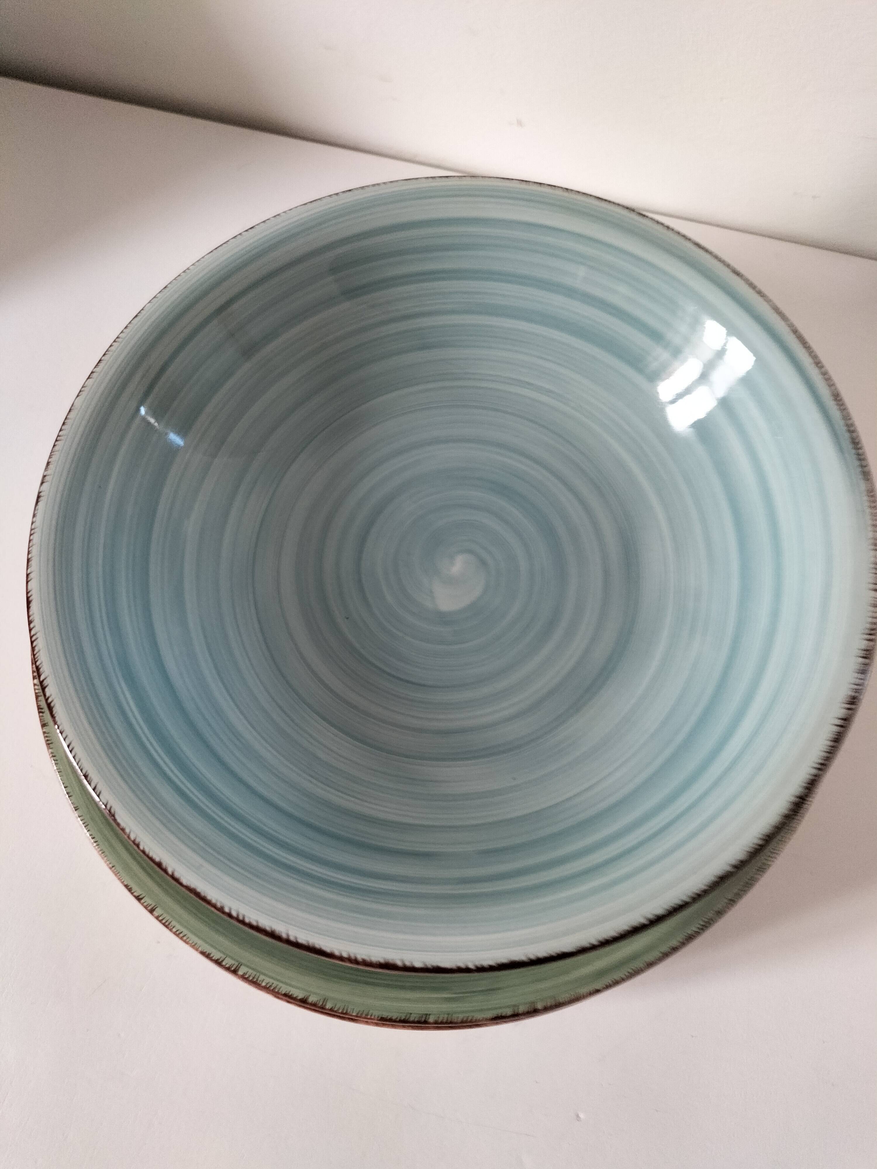 Set of 7 vintage flat and deep plates