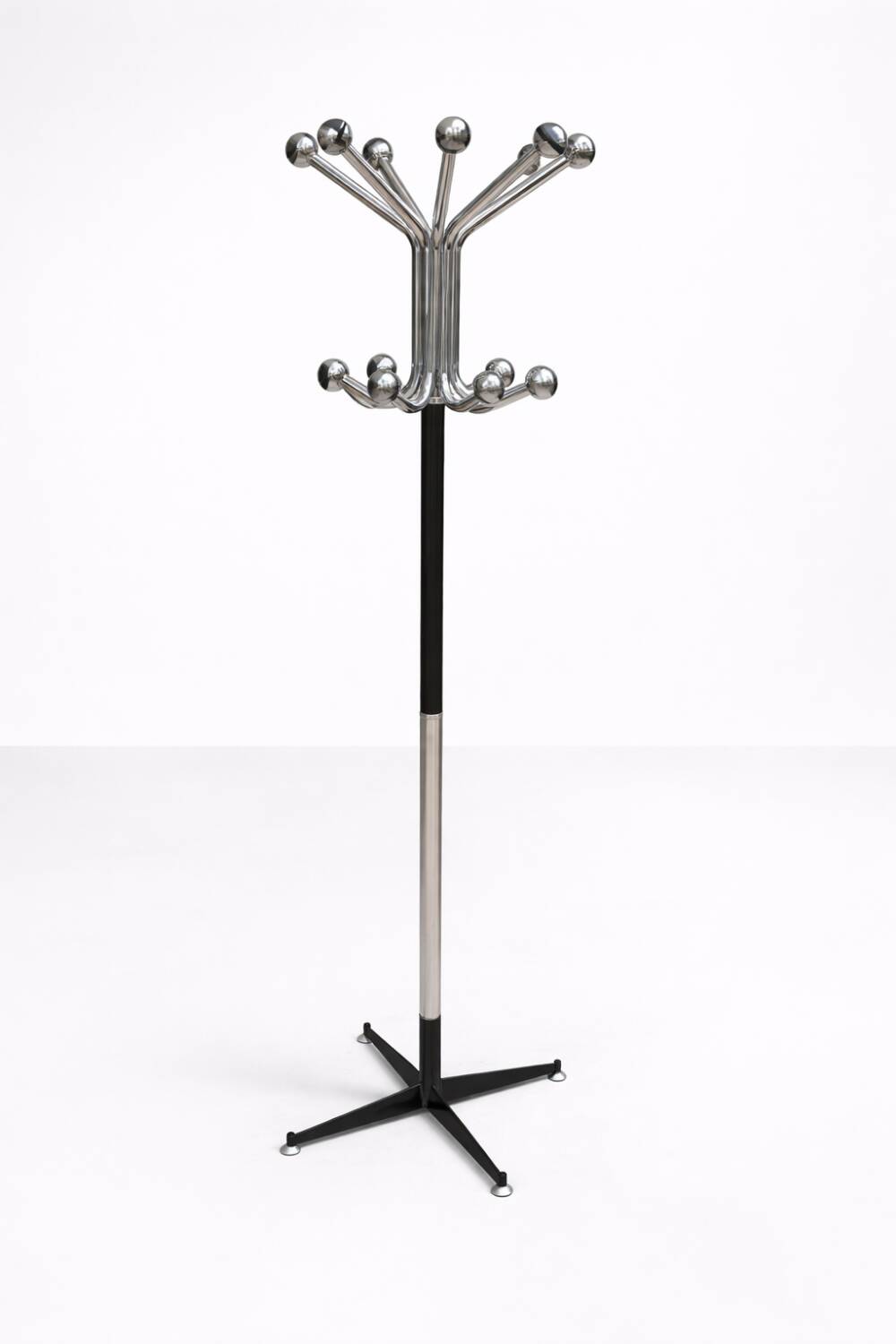 Vintage coat rack in chrome and black metal – 6 hooks – Design year