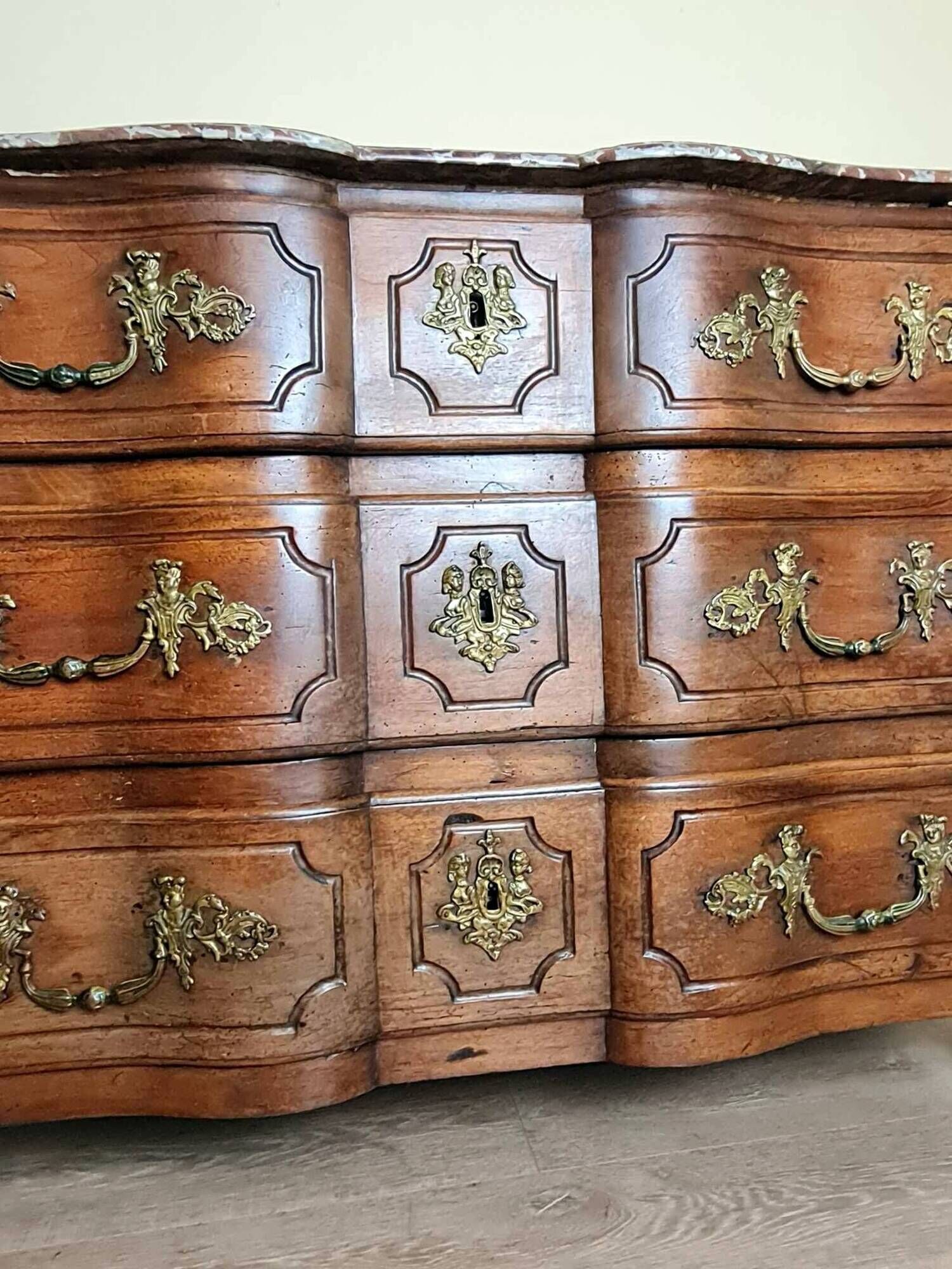 Louis XIV period Arbalette chest of drawers in solid walnut circa 1700