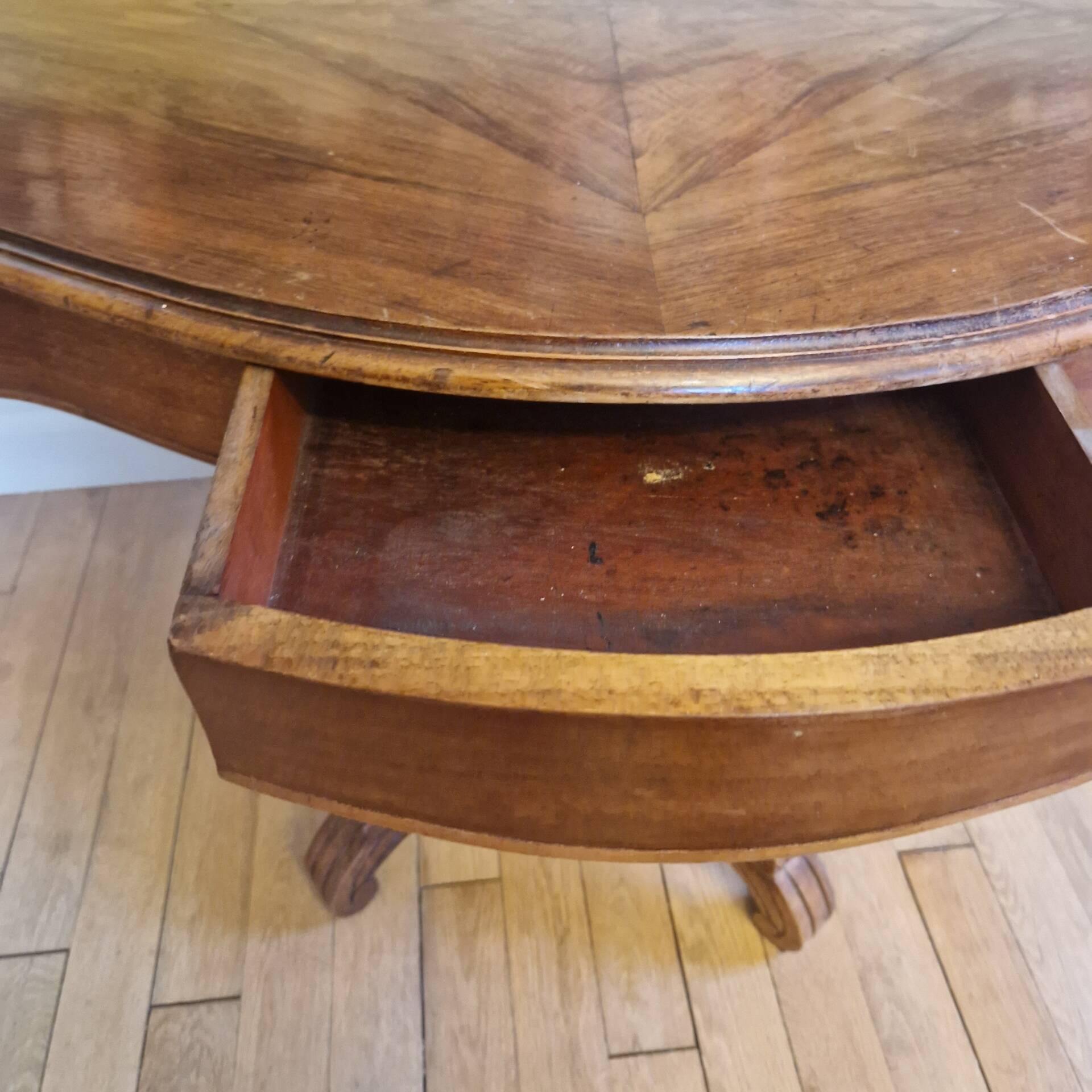 Violin table
