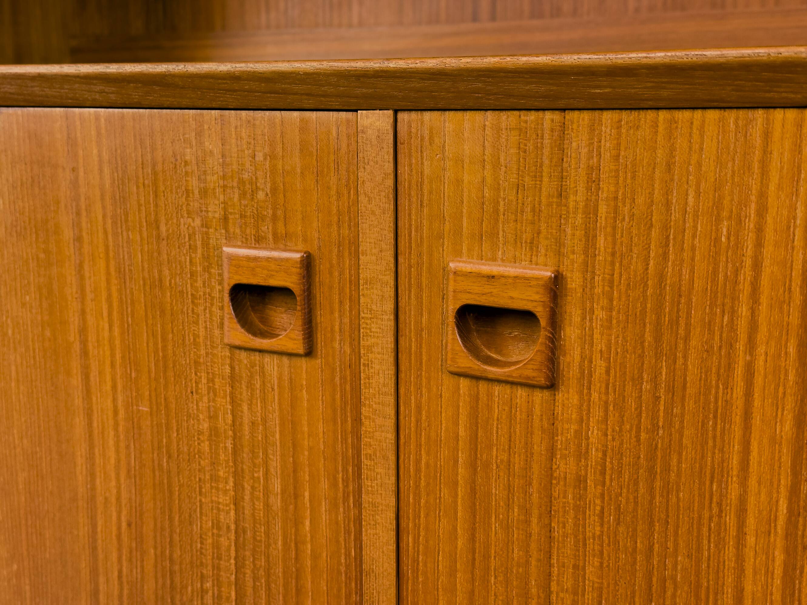 Buffet en teck avec étagère par Brouer Møbler, années 1960.