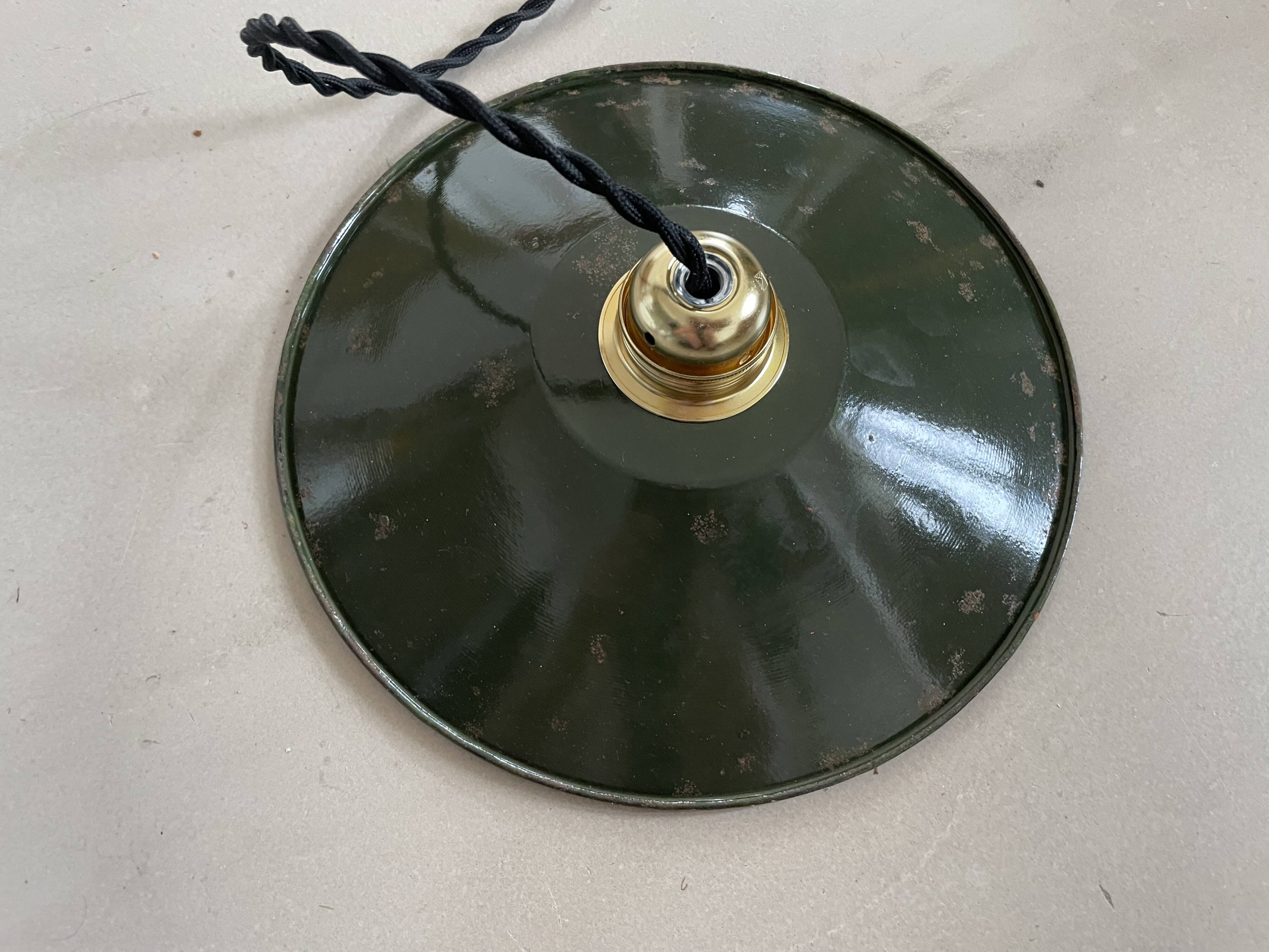 Suspension in old enameled sheet metal (x2)