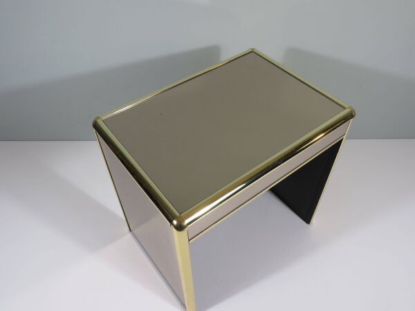 Table d'appoint ou table bout de canapé de style Hollywood Regency.