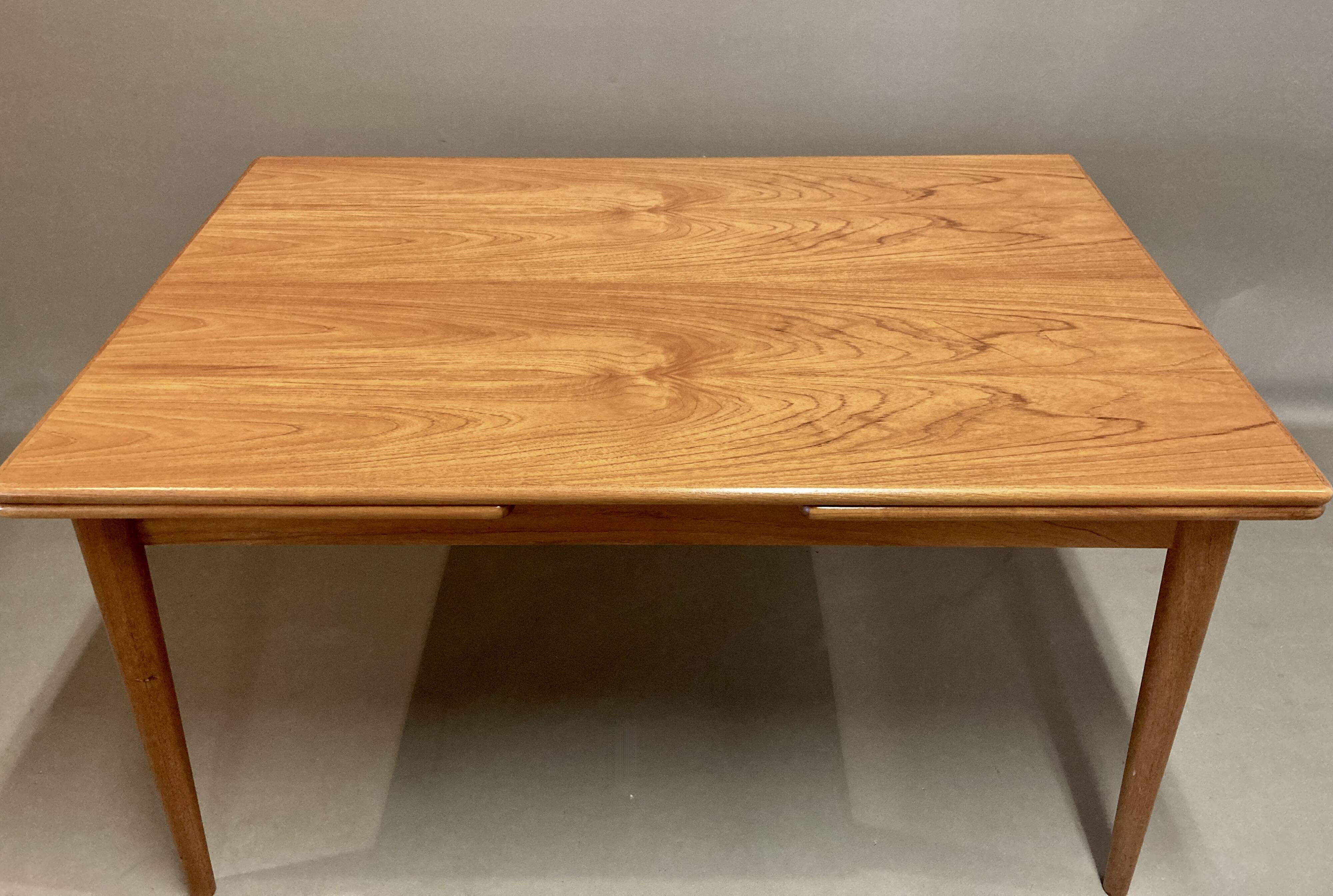 Extendable high table "Scandinavian Design" 1950.