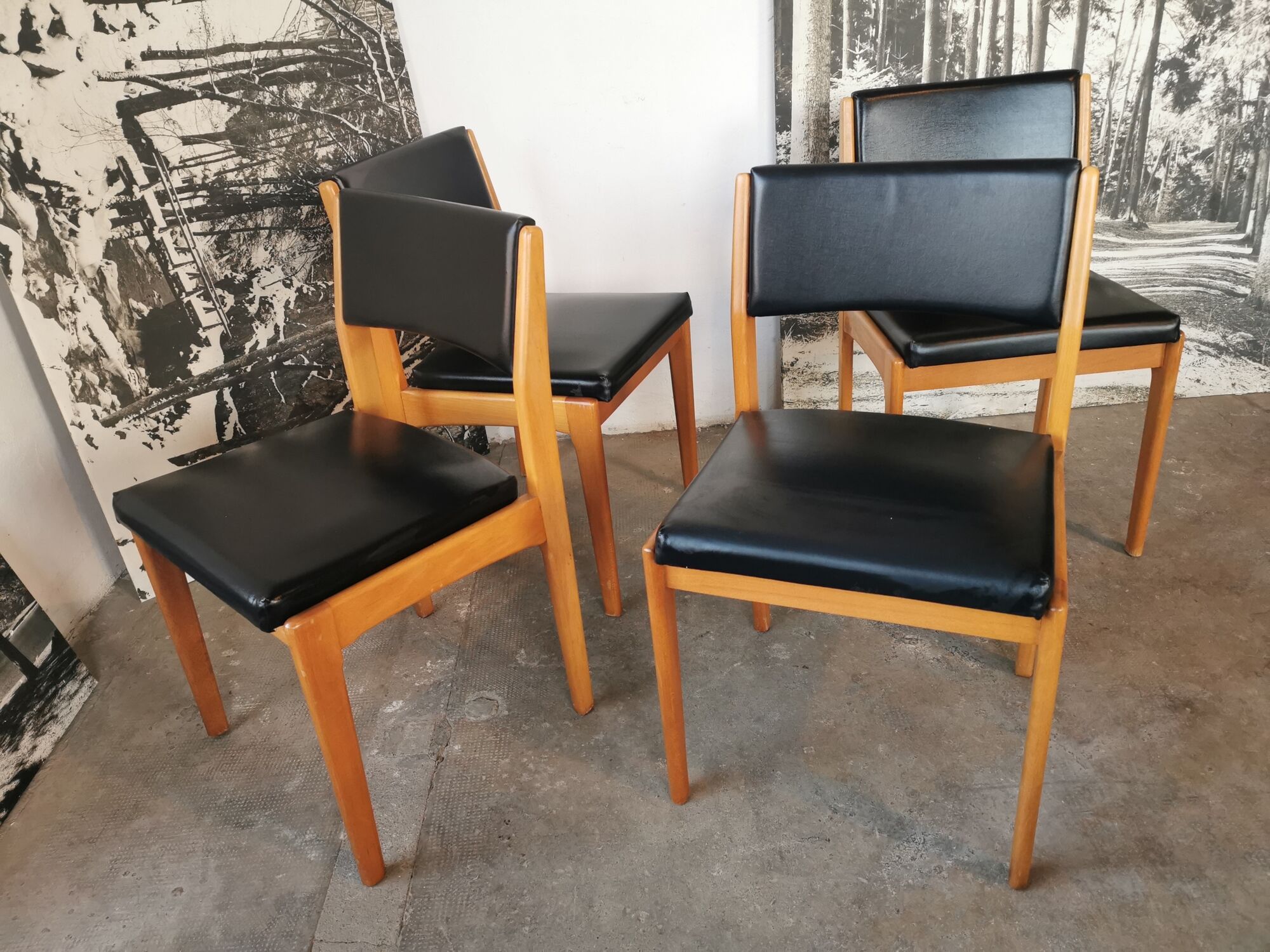 Set of 4 chairs scandinavian style wood and skaï black