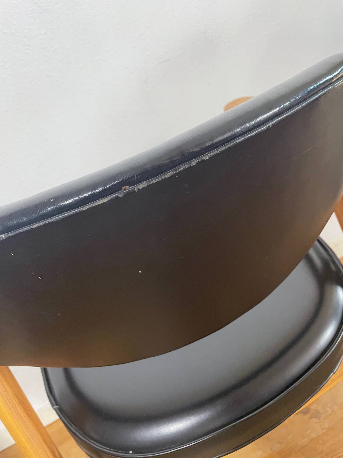 Scandinavian armchair by Erik Kirkegaard in oak and leather, 1960s