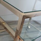 Service in metal and glass