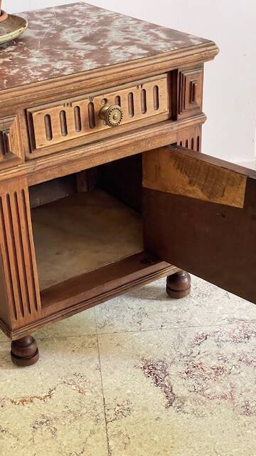 Table de chevet ancienne en bois et marbre