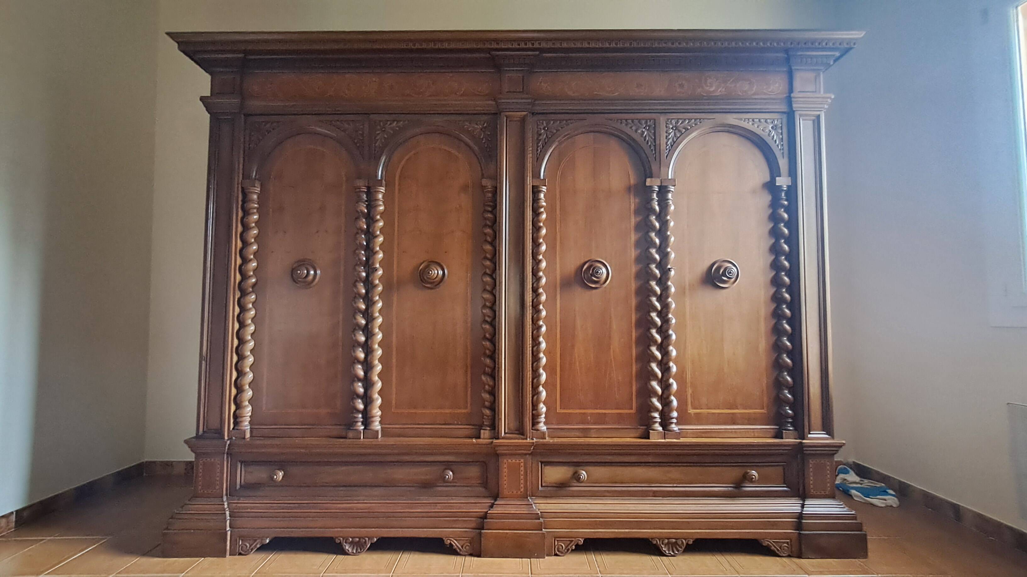 Wardrobe - neo-Renaissance in carved solid wood - possible lot sale