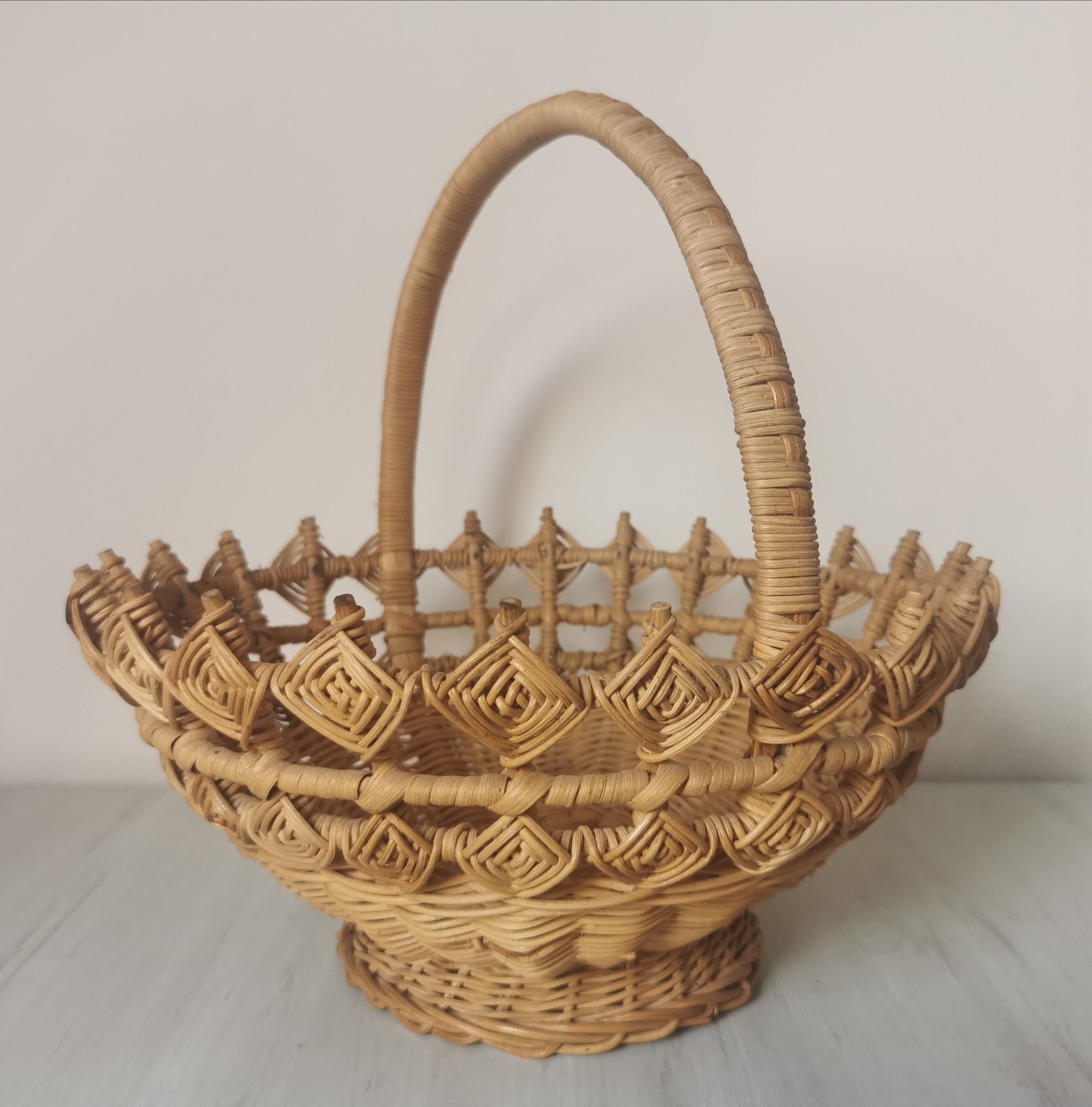 Wicker braided basket