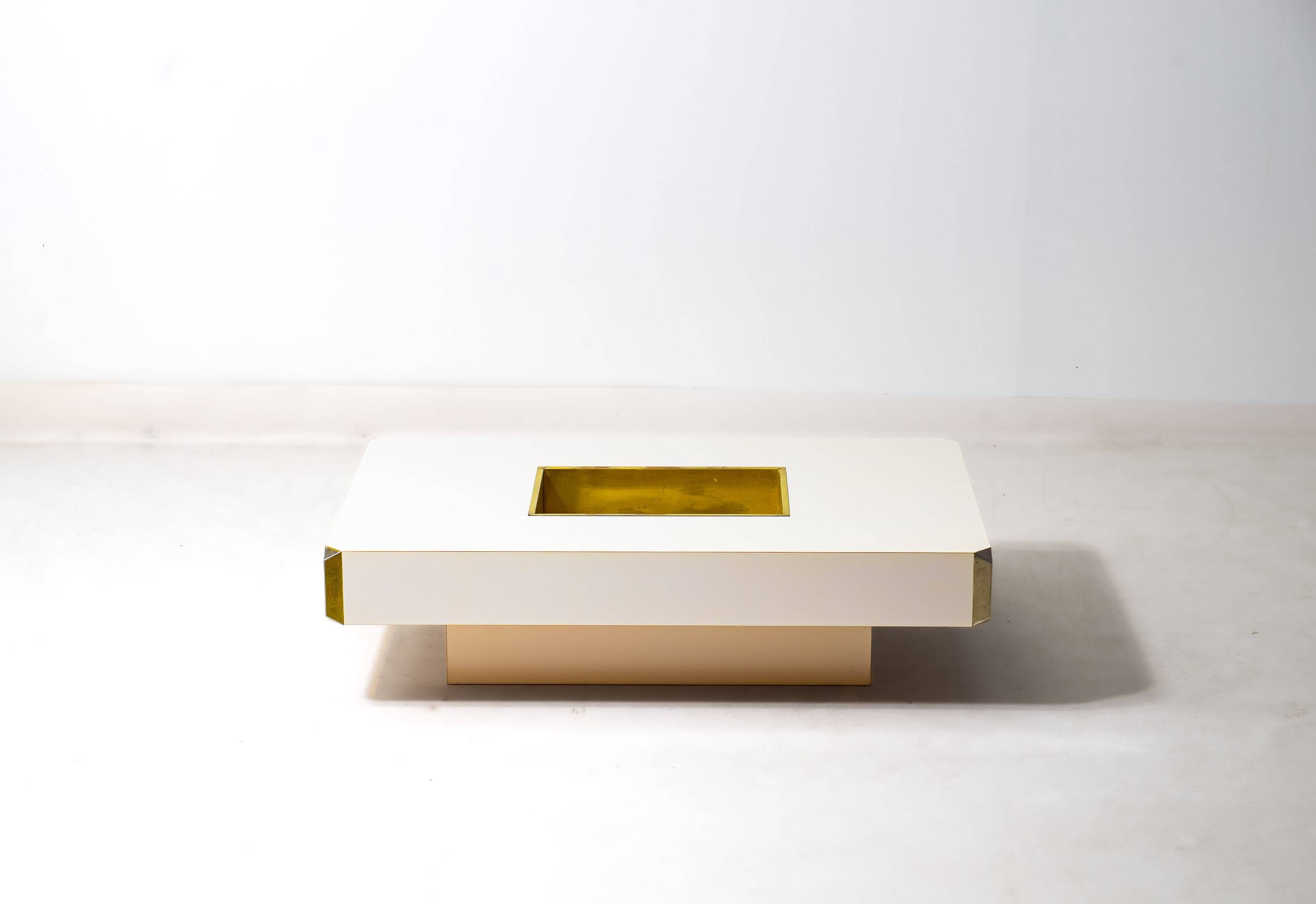 Willy Rizzo 'Alveo' coffee table with bar space, 1970s