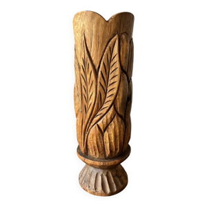 Grand vase sculpté en - massif