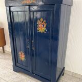 Ancienne armoire parisienne peinte en bleu nuit