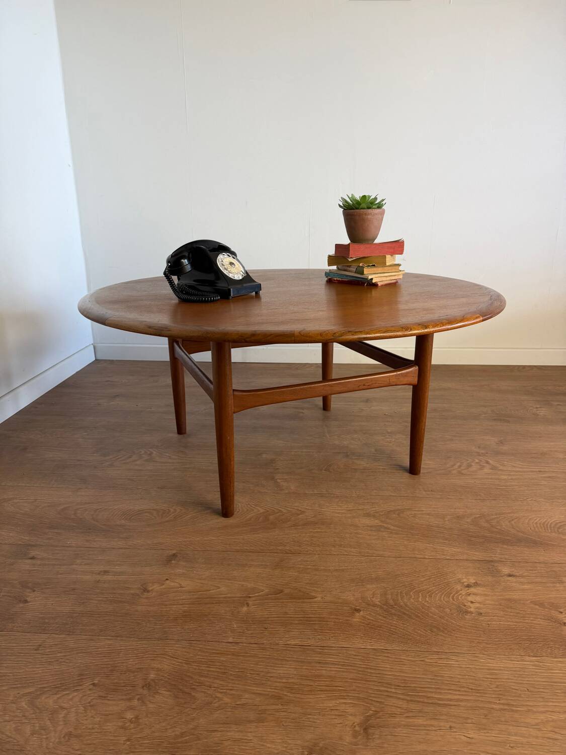 Vintage Danish round coffee table – in the style of Johannes Andersen