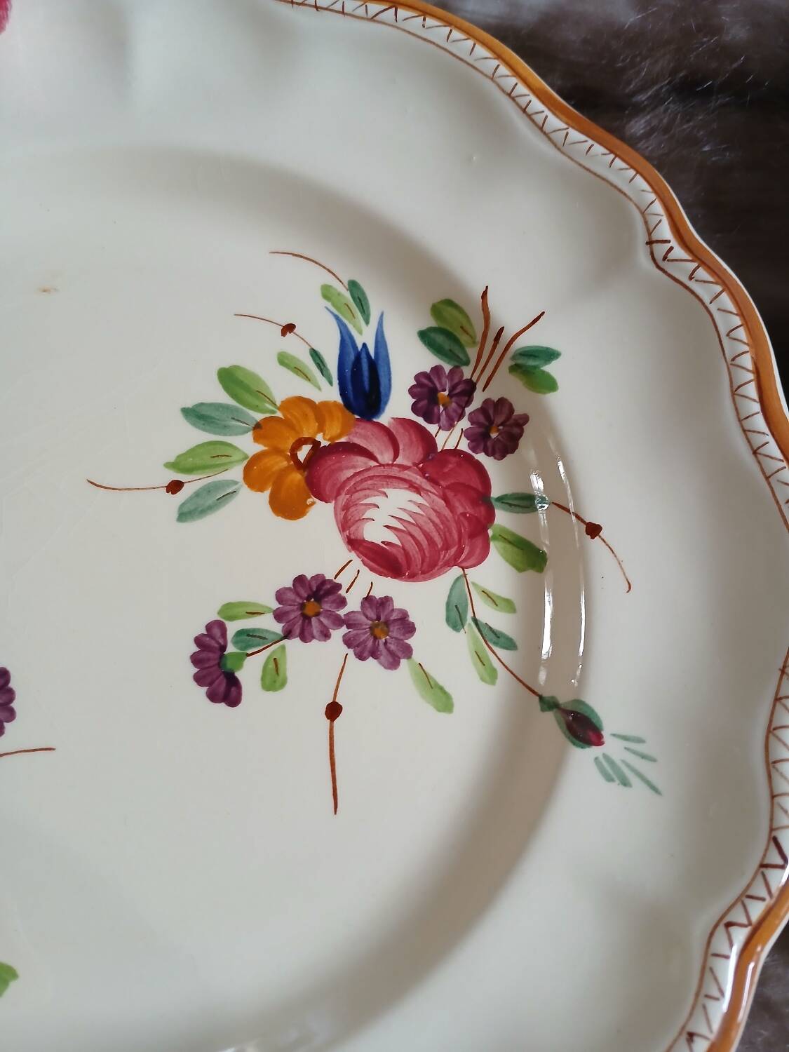 10 vintage Longchamp dinner plates