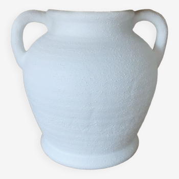 Vase blanc avec anses